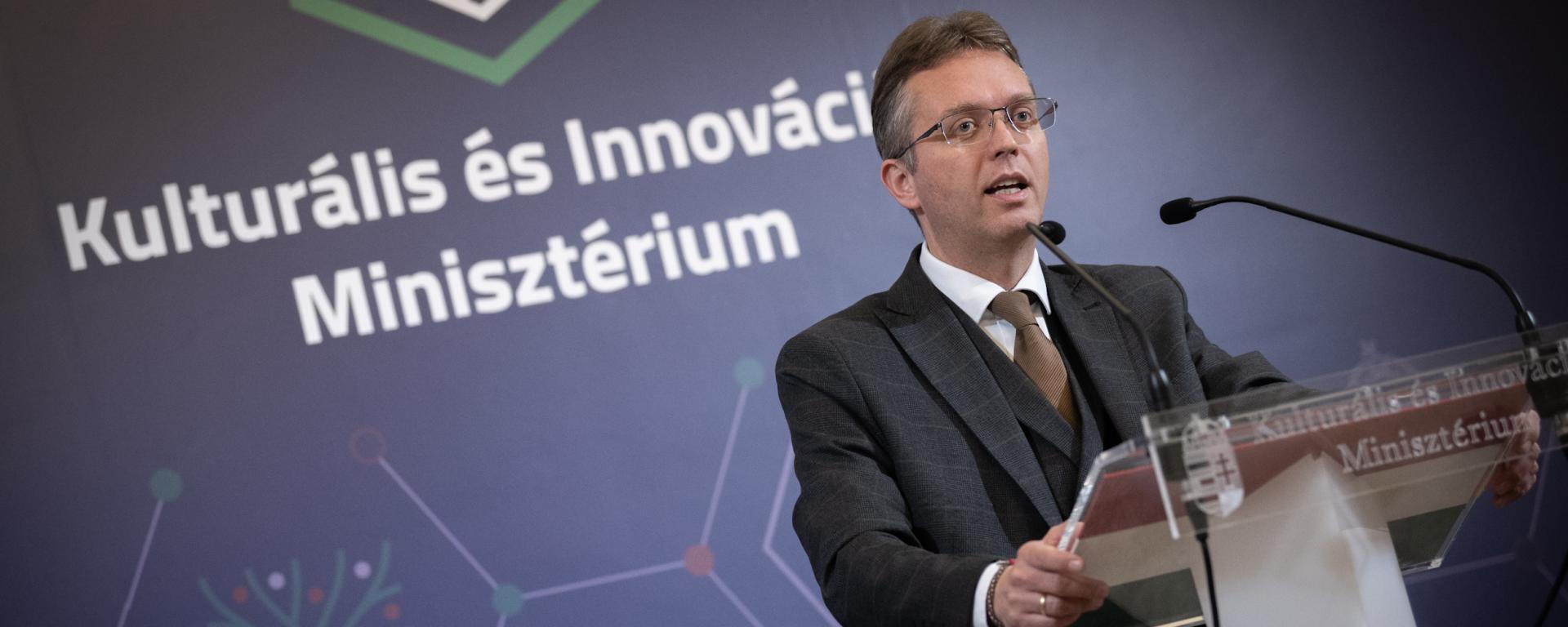 Hankó Balázs: jövőre 21,1 százalékkal nő 24 ezer, szakképzésben oktatók bére