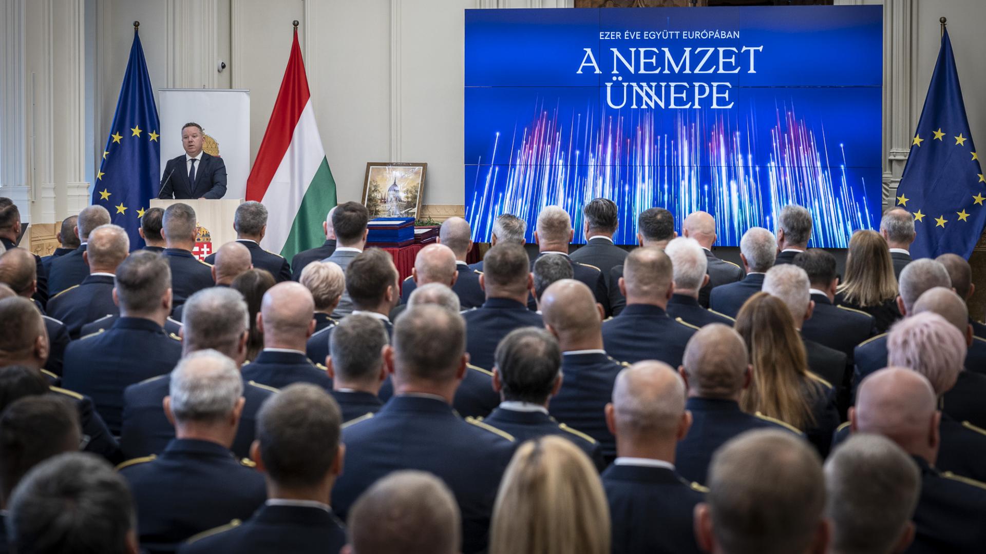 A Belügyminiszter elismeréseket adott át a nemzeti ünnep alkalmából 