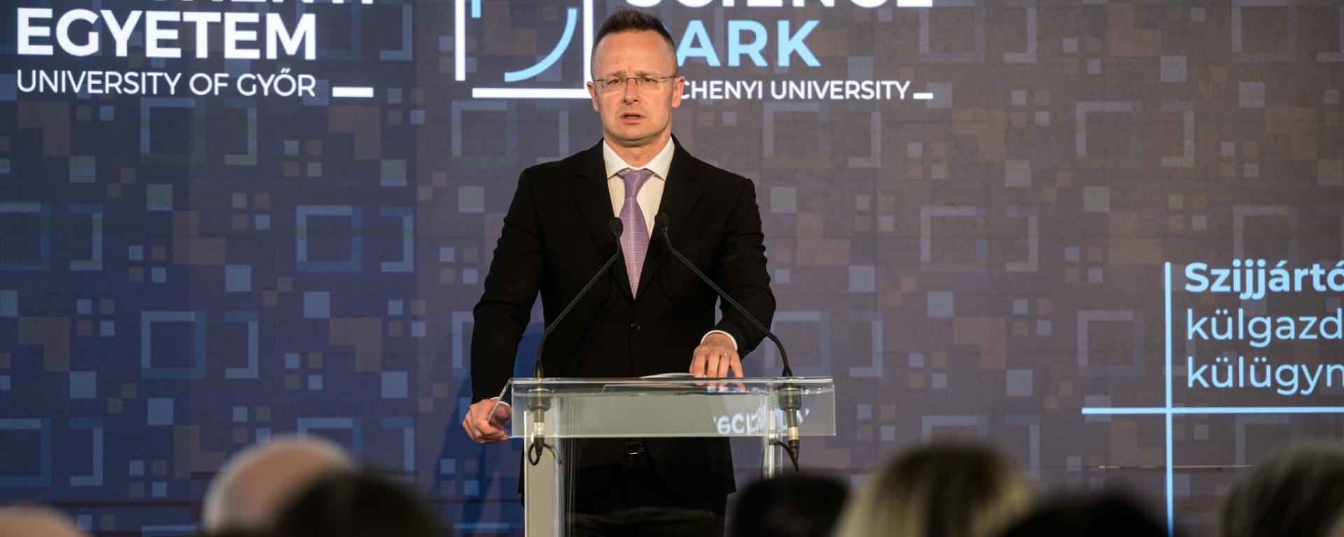 Szijjártó Péter: új fázisához érkezett a győri Széchenyi István Egyetem innovációs parkjának fejlesztése