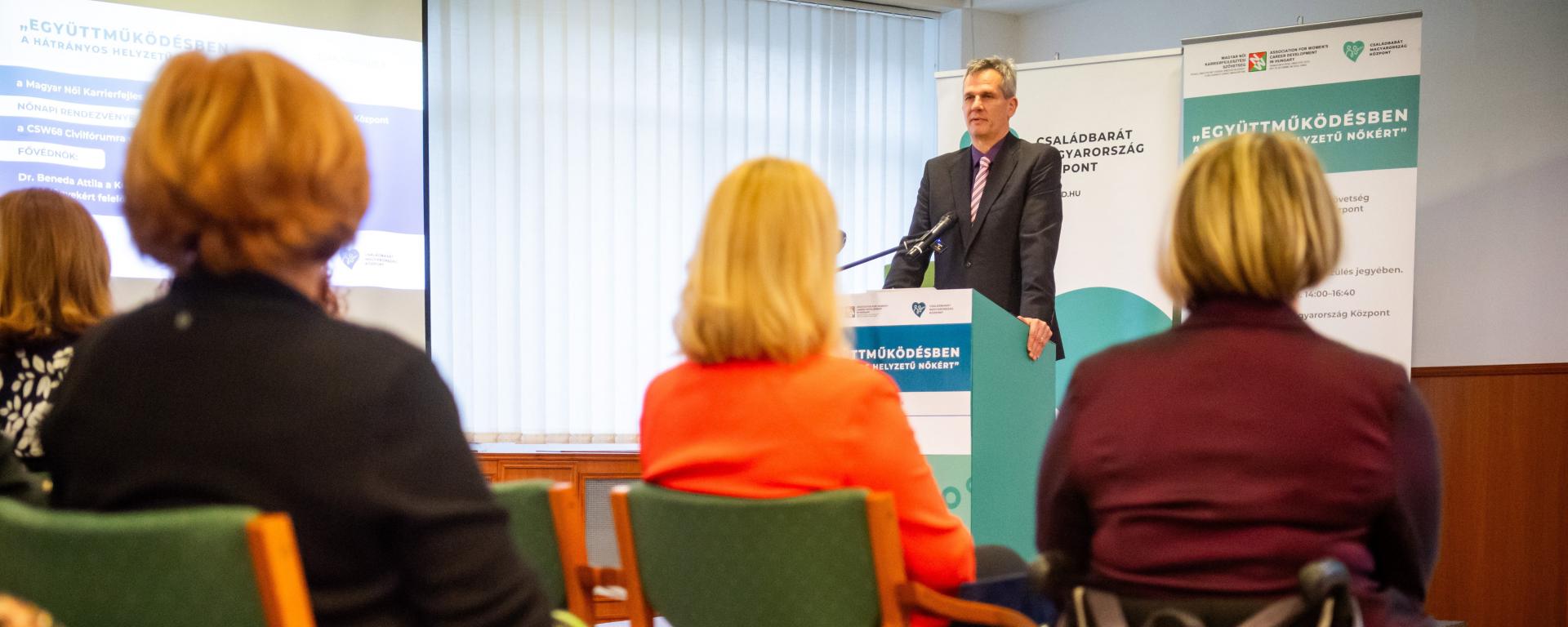 Beneda Attila: csökkenteni kell a "szakadékot" a nők és a férfiak fizetése között