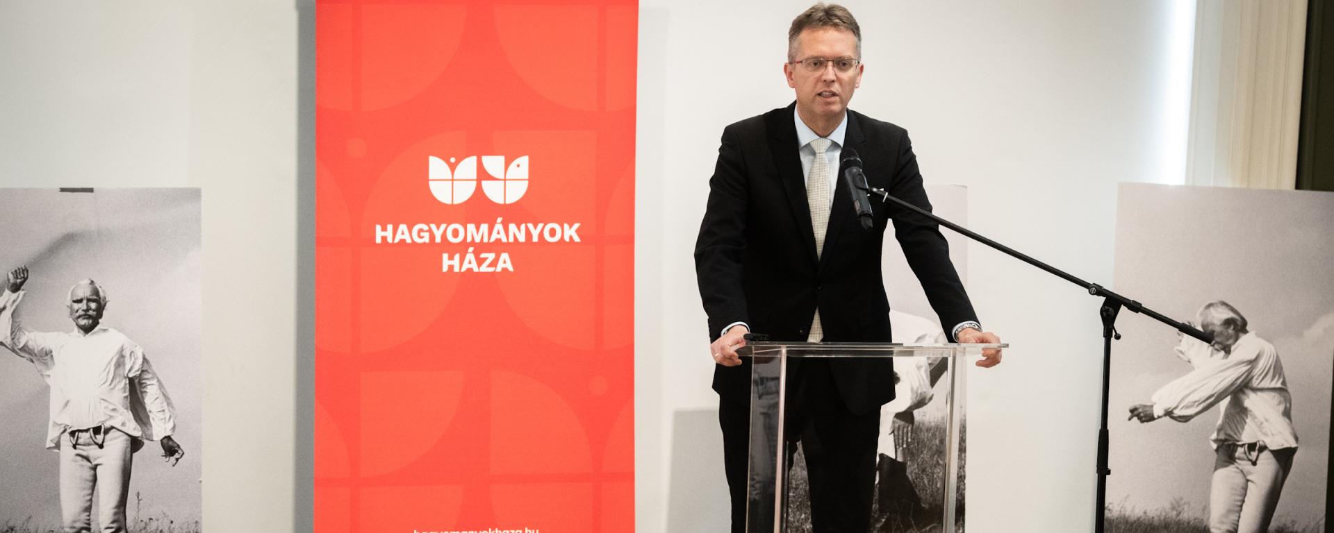 Hankó Balázs: több mint 1700 támogatottja van idén a Csoóri Sándor Programnak