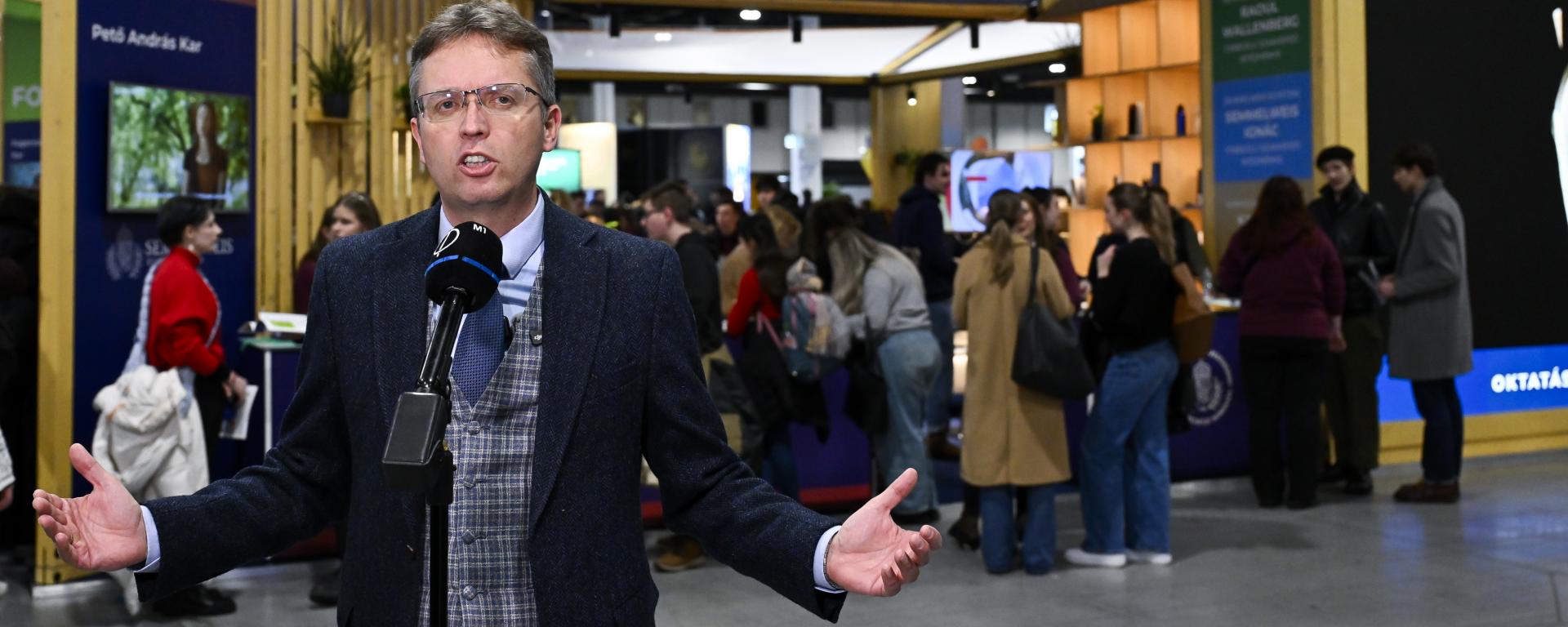 Hankó Balázs: 28 milliárd forintos új pályázat támogatja a hallgatói életutat