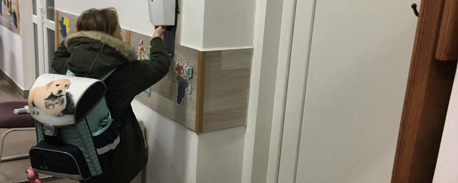 Iskolai kézfertőtlenítés