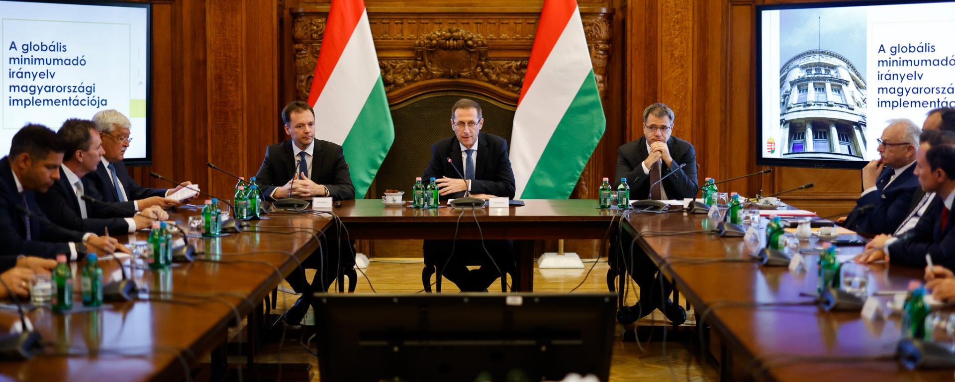 globális minimumadó, megbeszélés, 2023. október 2.