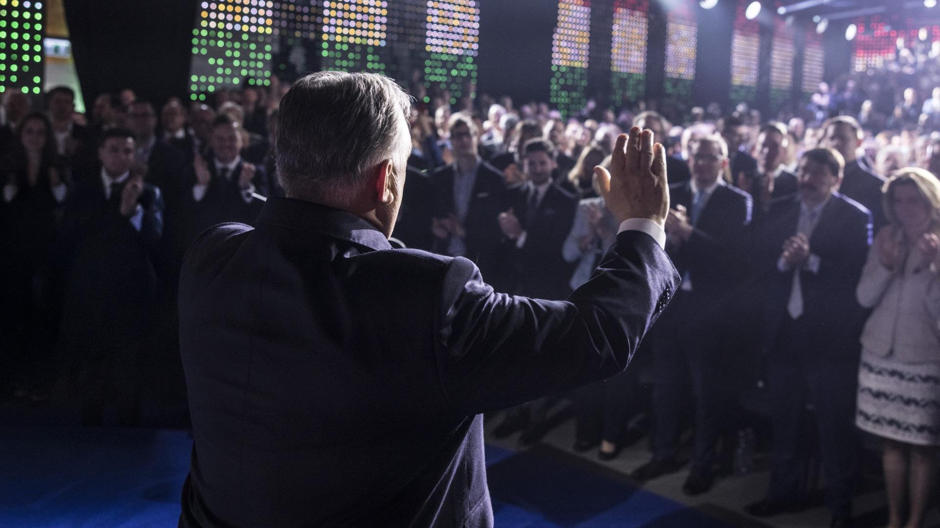 Nem küldünk fegyvert, nem vihetik el a pénzünket, a fiataljainkat Ukrajnába