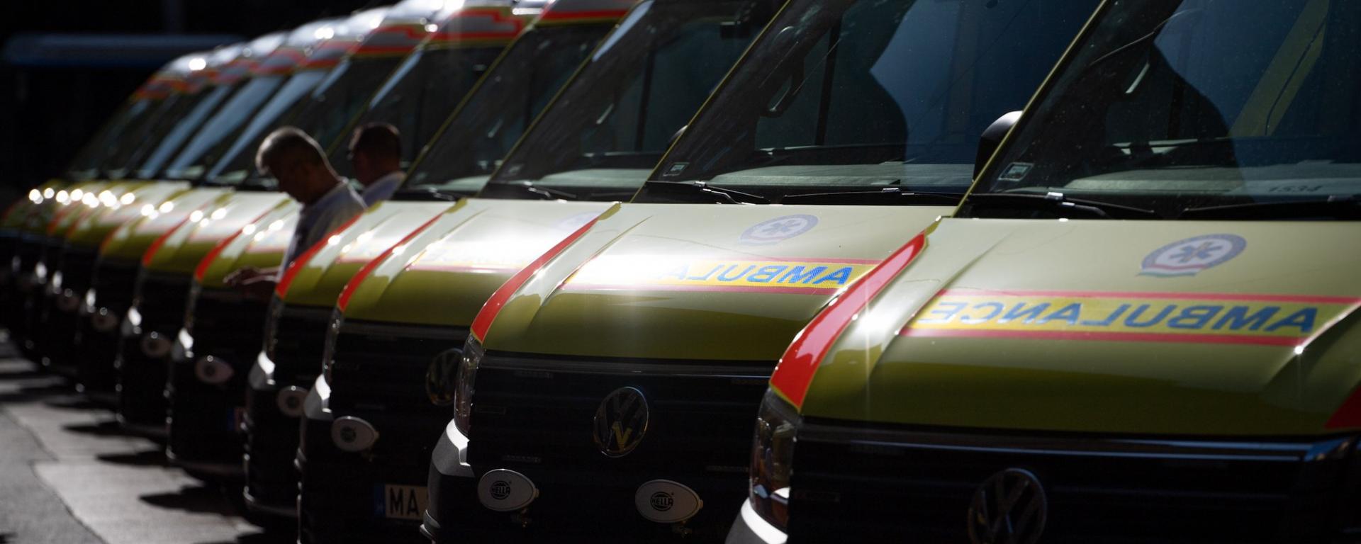 Új mentőautók átadása