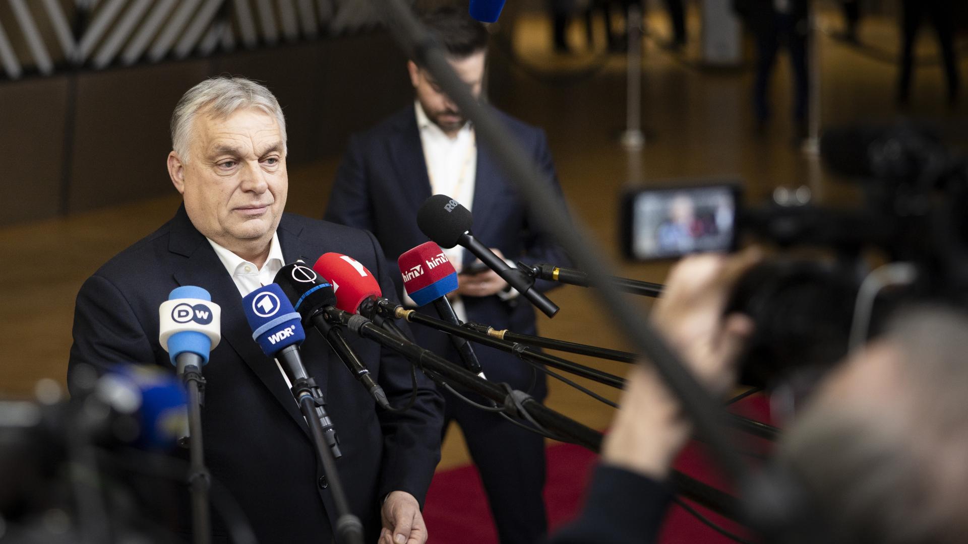 Zelenszkij elnök elvetette a sulykot