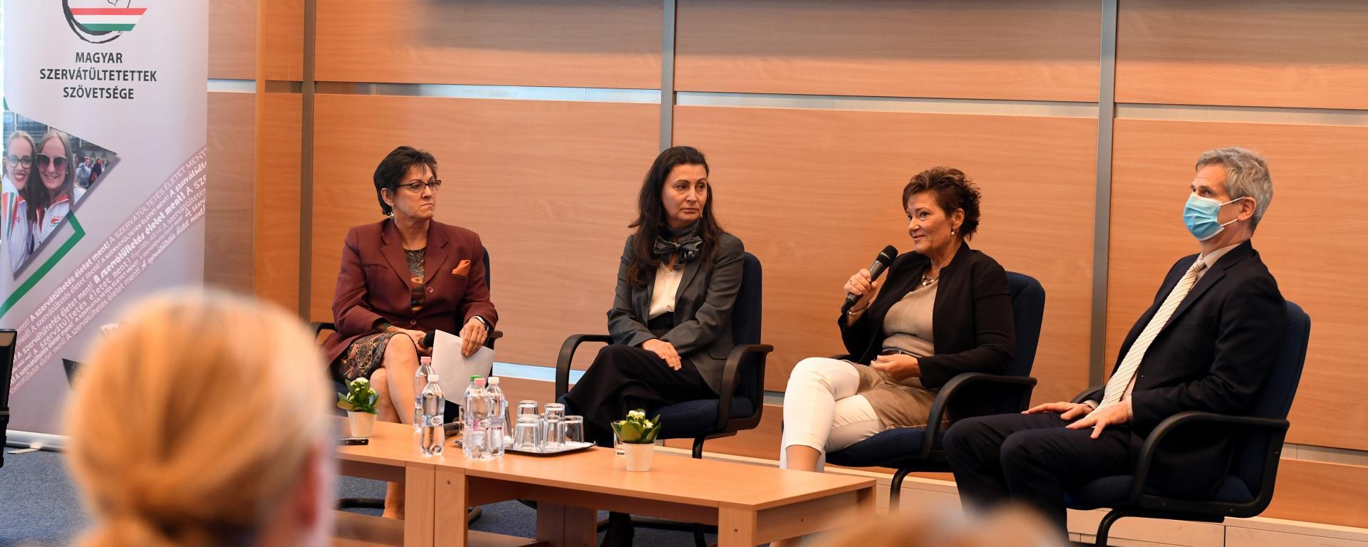 Kerekasztal-beszélgetés a Magyar Szervátültetettek Szövetségének konferenciáján