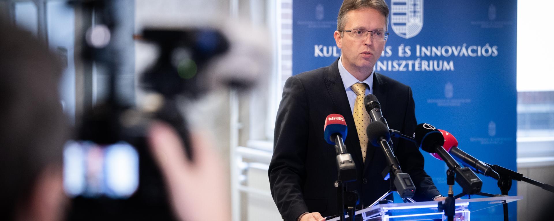 Hankó Balázs: a kormány elkötelezett a kollégiumi férőhelyek bővítése mellett