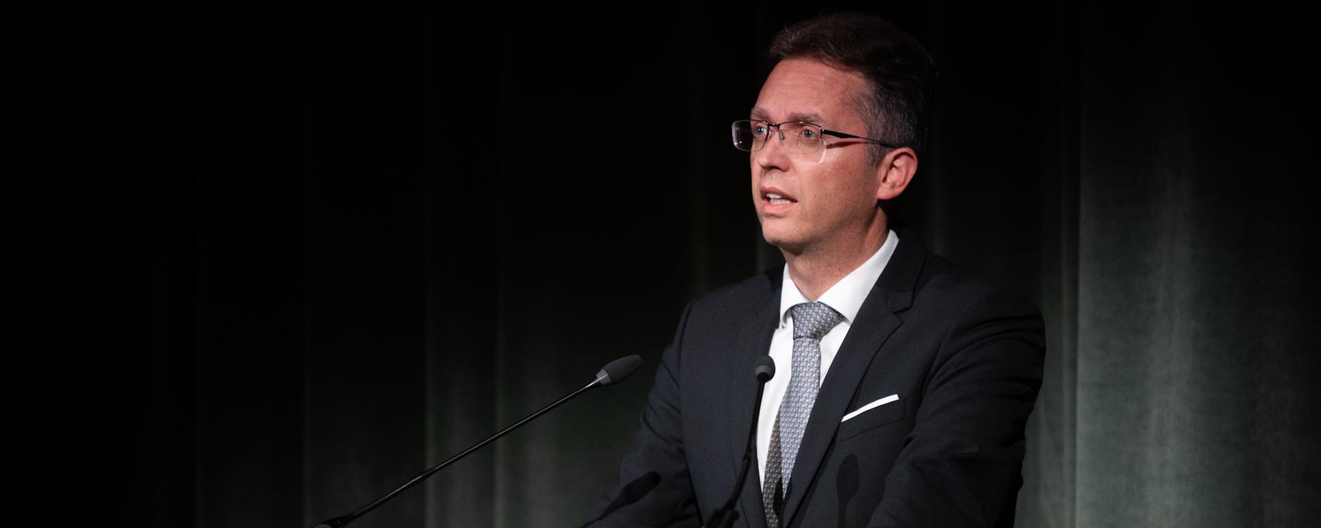 Hankó Balázs: szégyenteljes és elborzasztó, hogy megtörténhetett a roma holokauszt