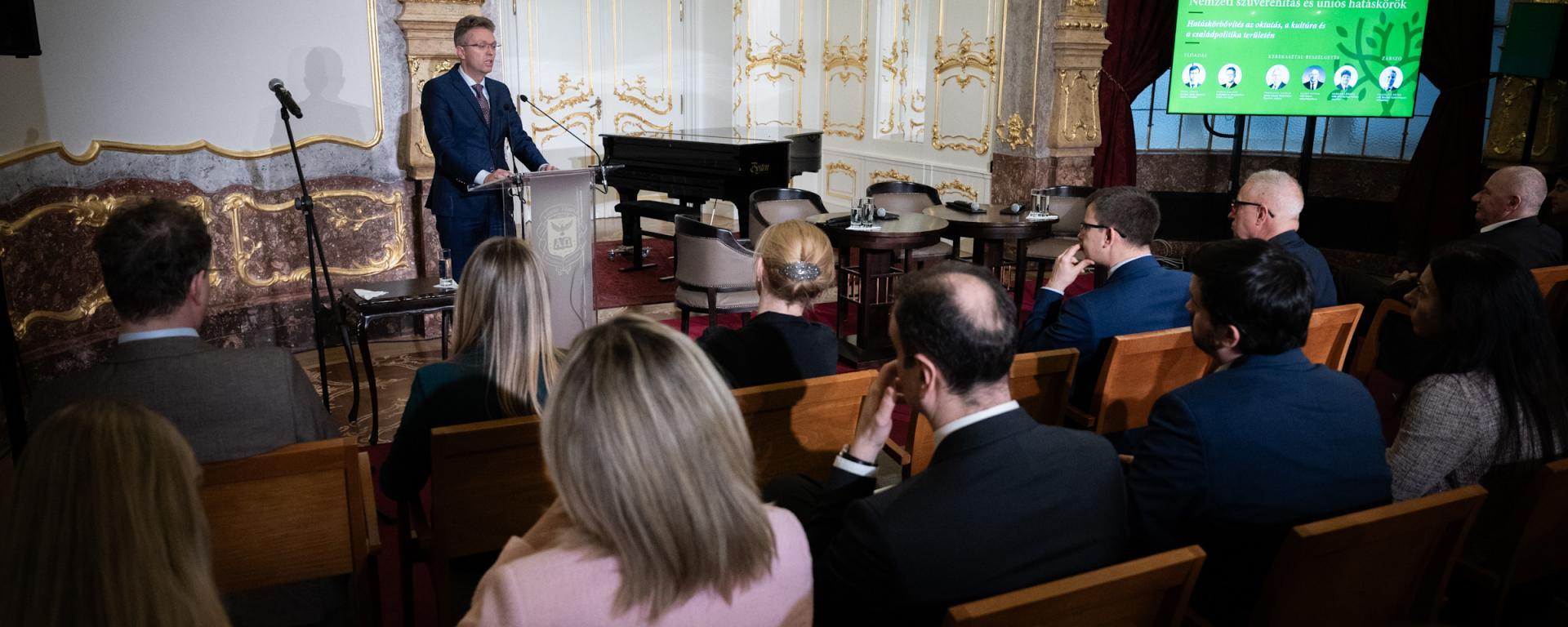 Bóka János: a kormány átvilágítja az EU hatásköreit