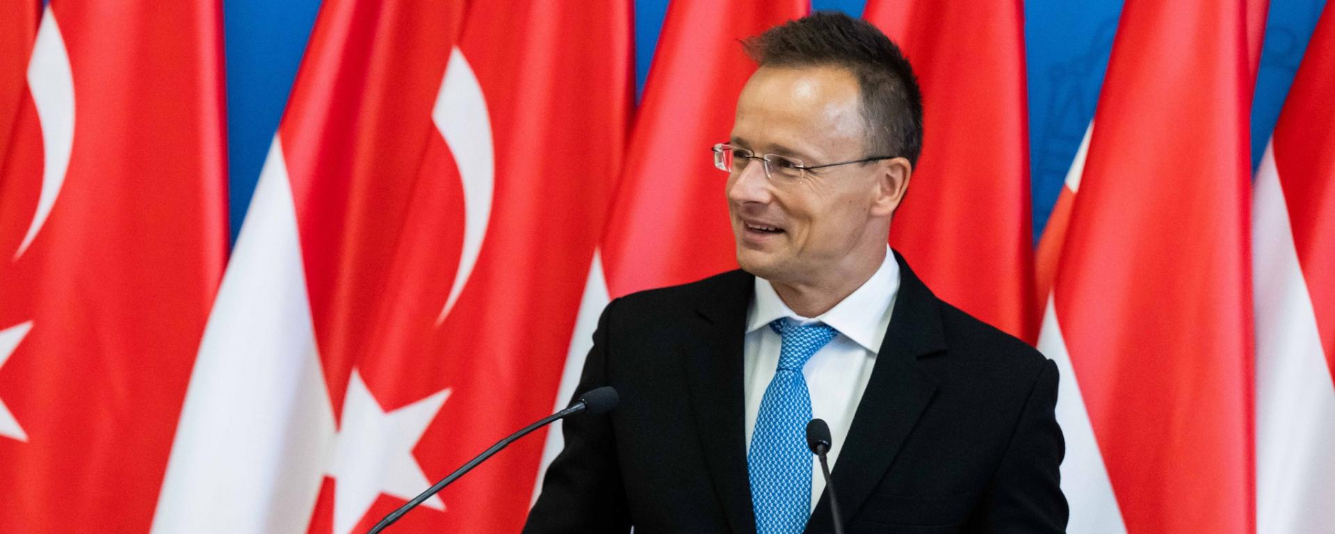 Szijjártó Péter állami kitüntetést adott át Mevlüt Cavusoglu korábbi török külügyminiszternek2