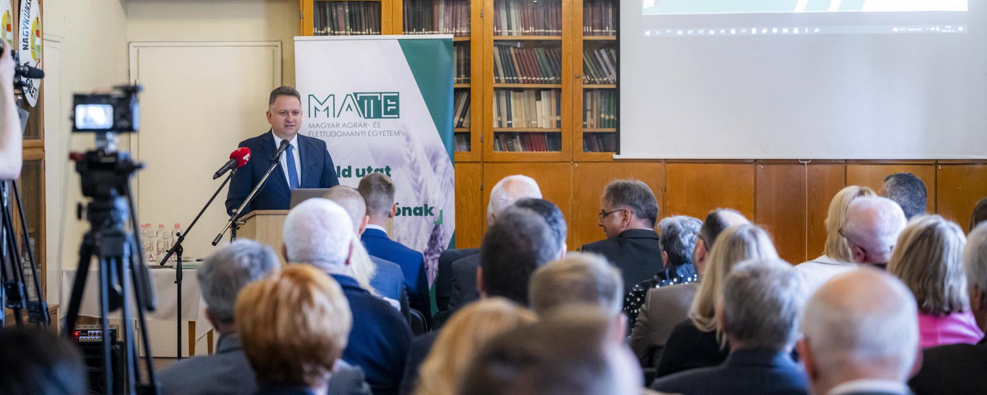 Hubai, Karcag, beszéd