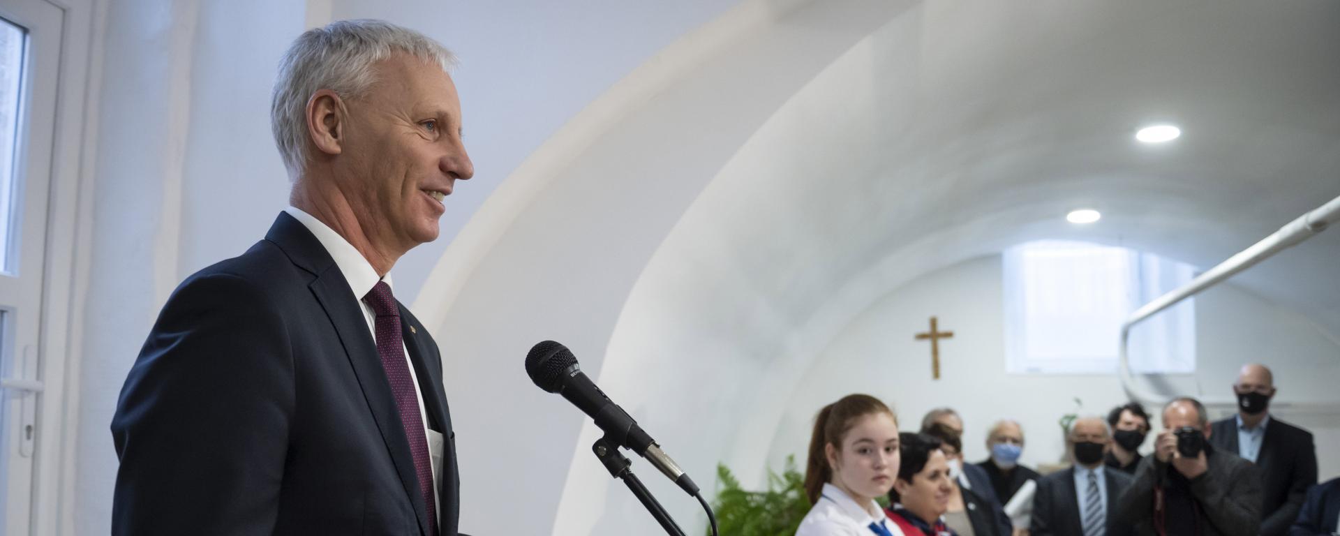 Átadták a felújított szlovák nemzetiségi iskola első ütemét Nézsán