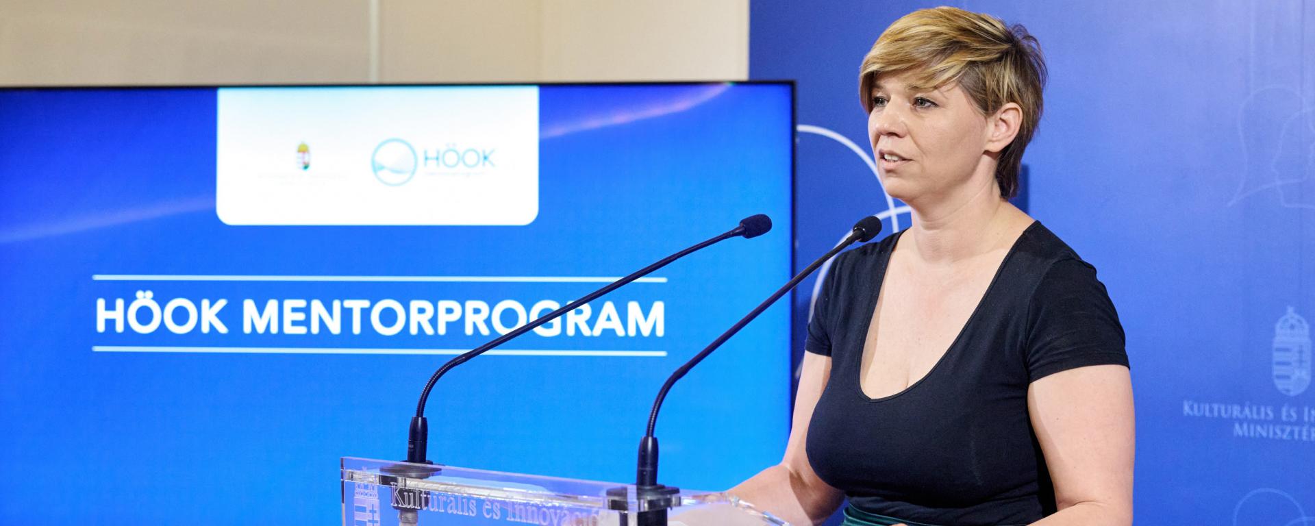 A kormány egymilliárd forintos támogatással erősíti meg a HÖOK mentorprogramját