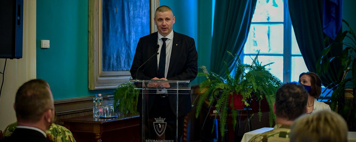 Dr. Ruszin Romulusz4