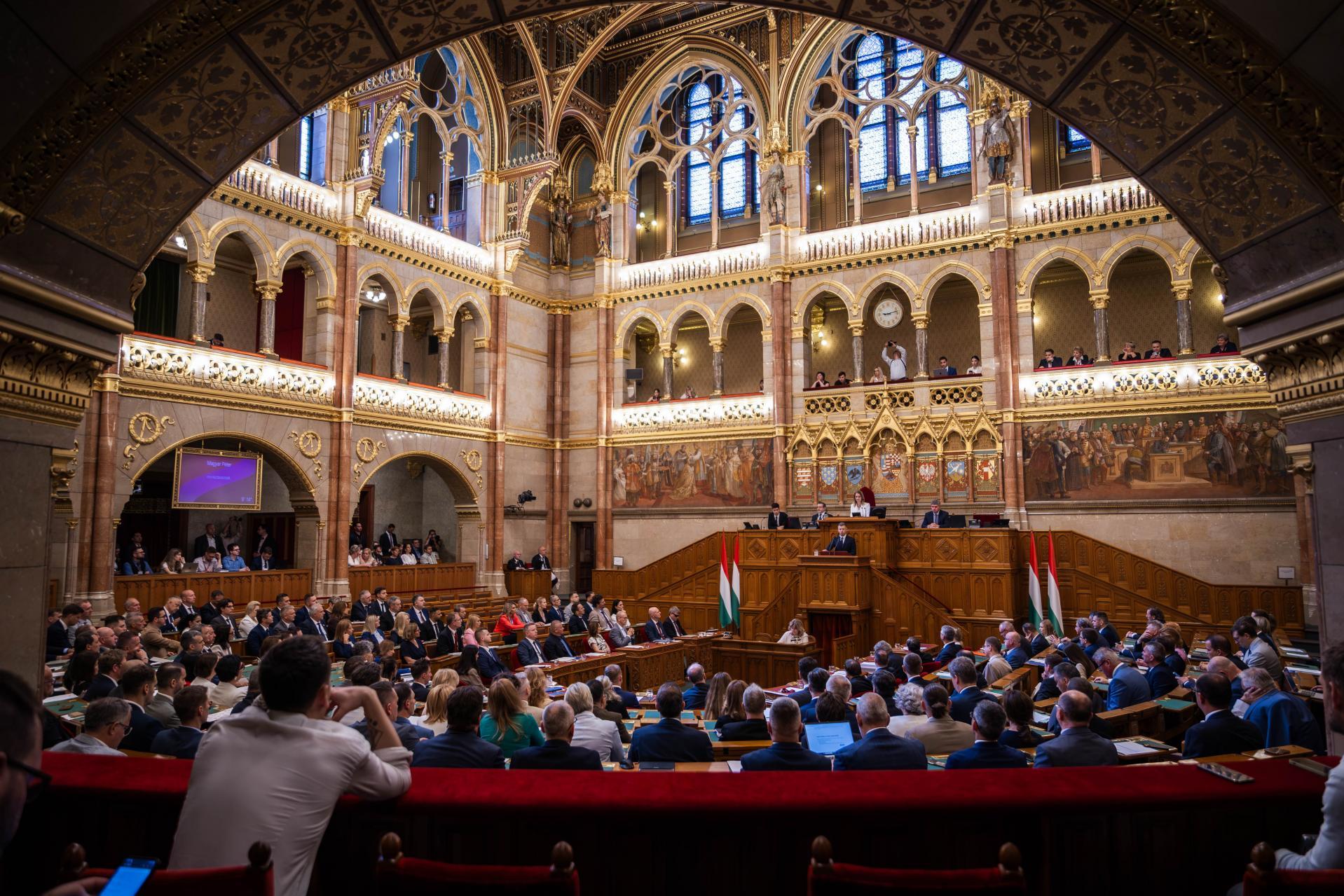 Az uniós pénzek felszabadításáról és a médiatörvény módosításáról szavazott az Országgyűlés 