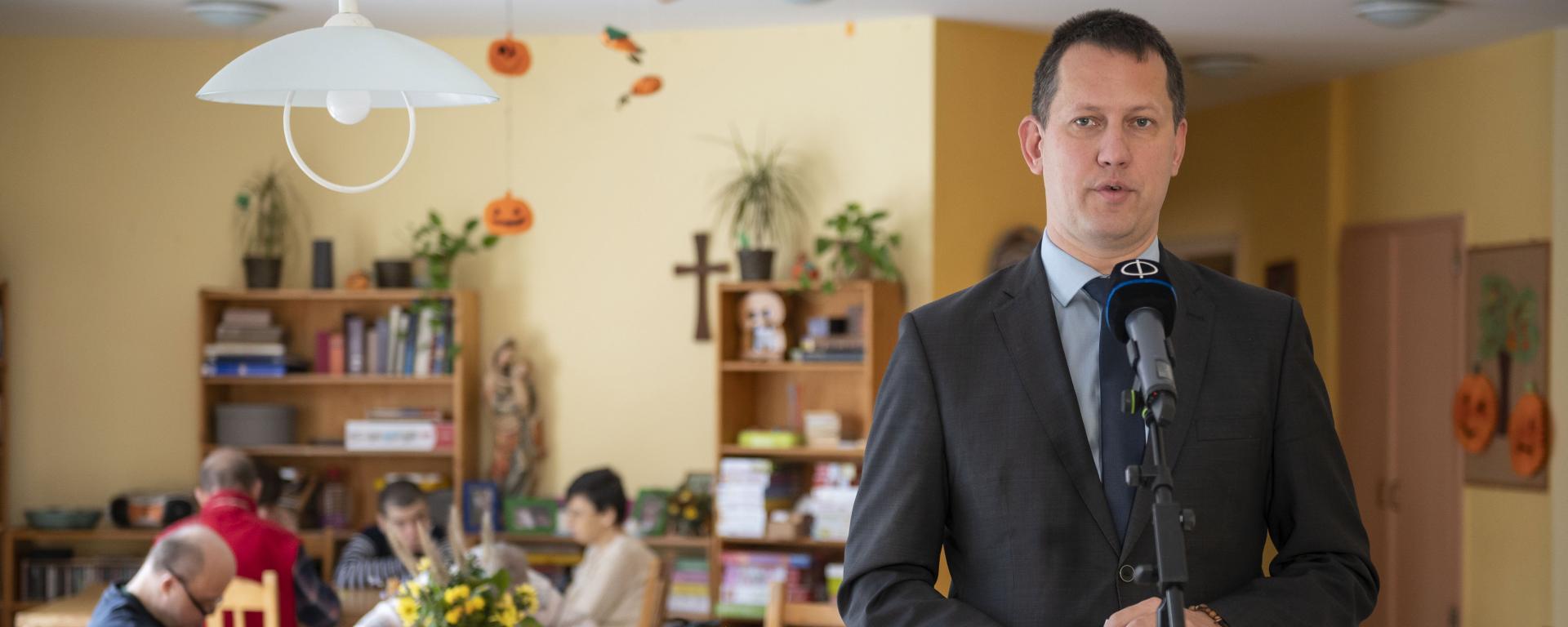 Egymilliárd forintos támogatás a szociális feladatot ellátó civil fenntartóknak - fejléc