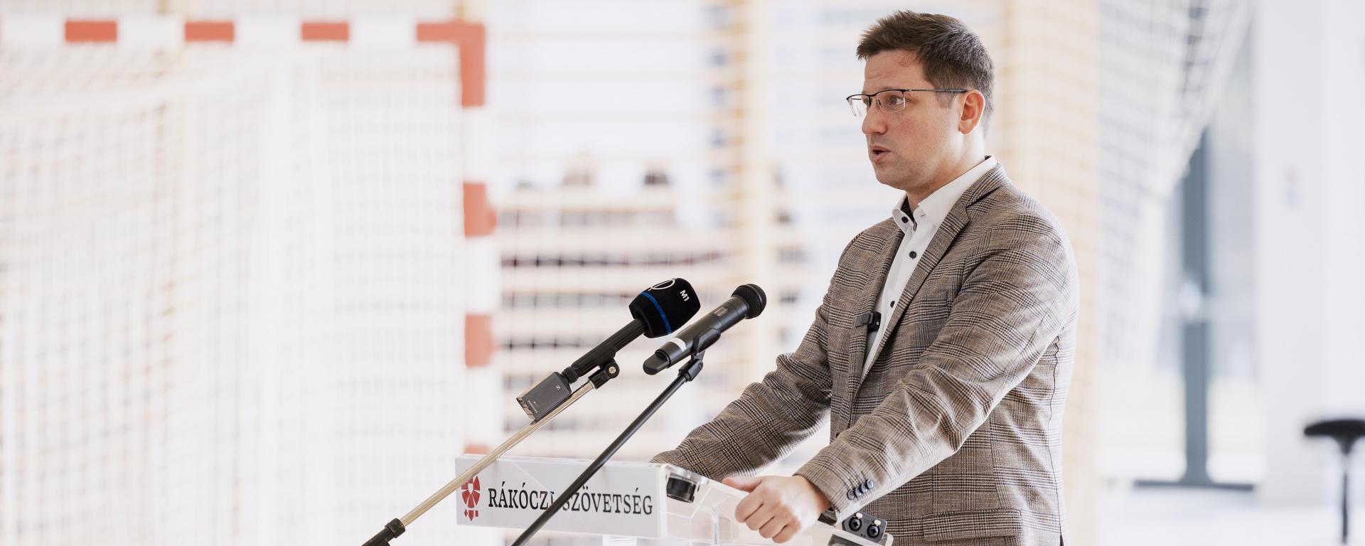 Minden magyar felelős minden magyarért