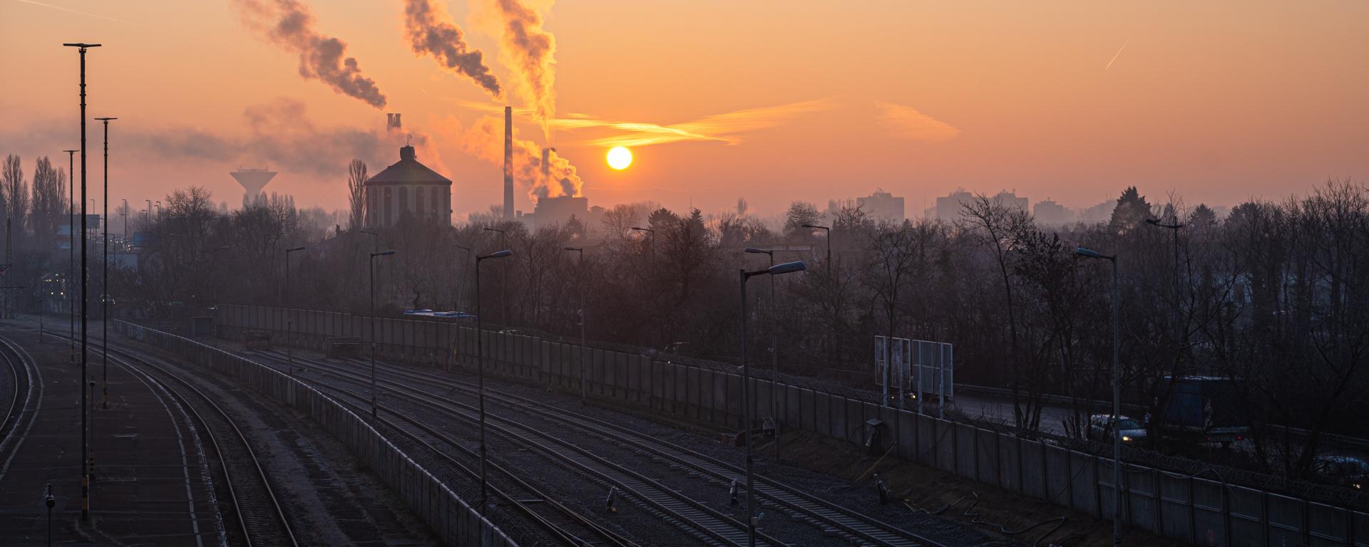 ipar,gyár,sín,vasút,reggel,köd