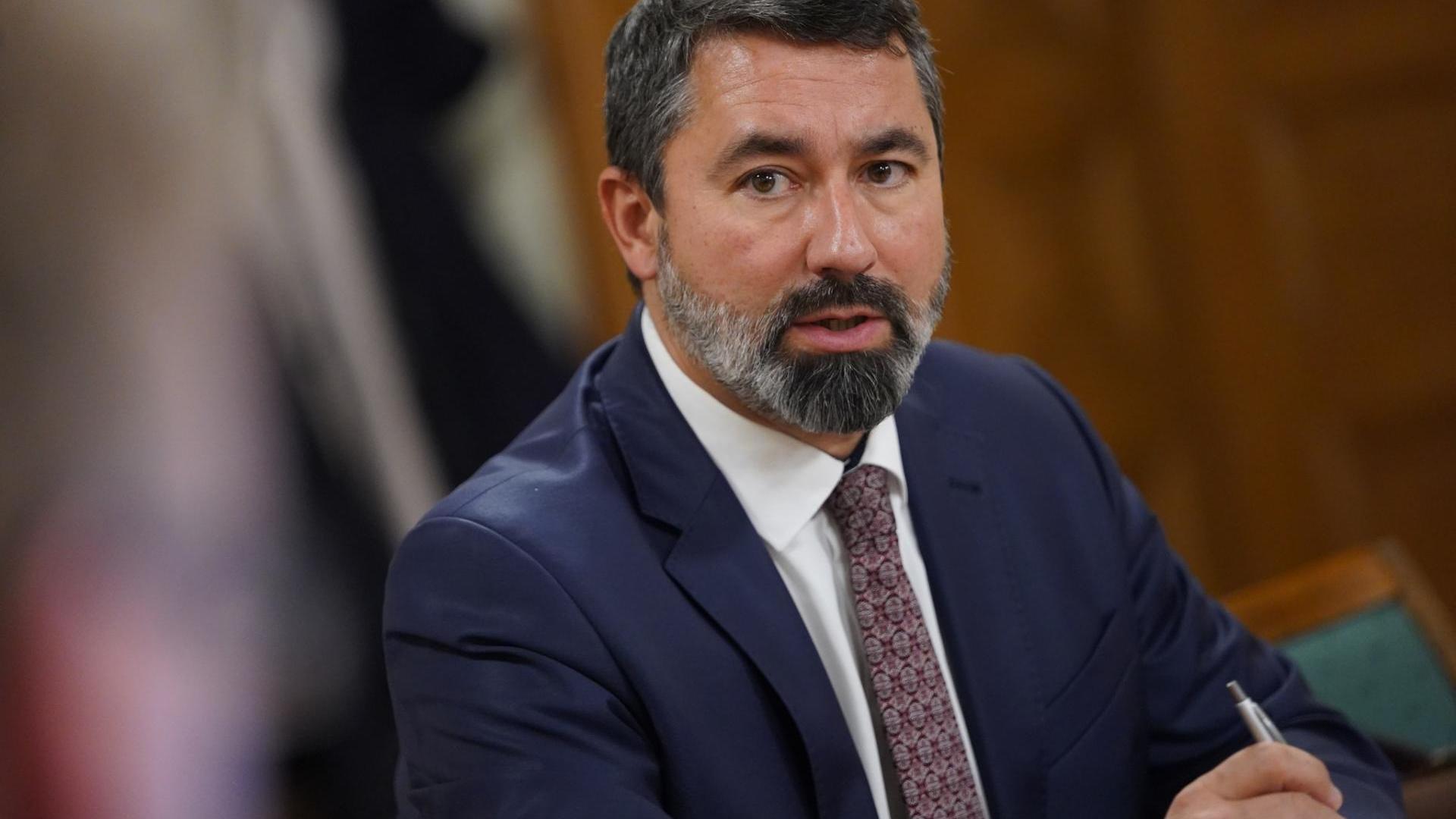 A nemzeti konzultáció segít megvédeni a rezsicsökkentést is Brüsszeltől