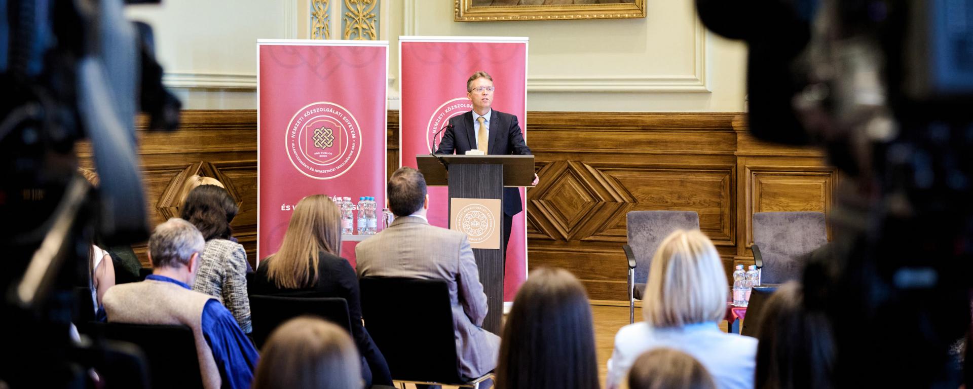 Hankó Balázs: a fiatalok támogatása nem költségvetési tétel