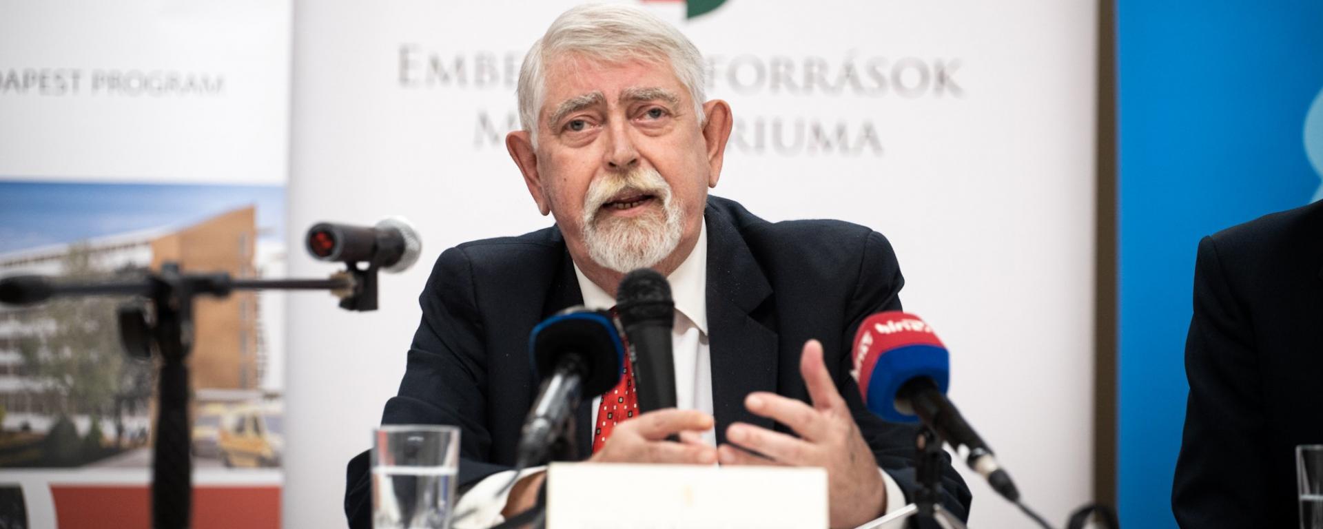 Átadták a hibridműtőt a Fiumei úti baleseti központban