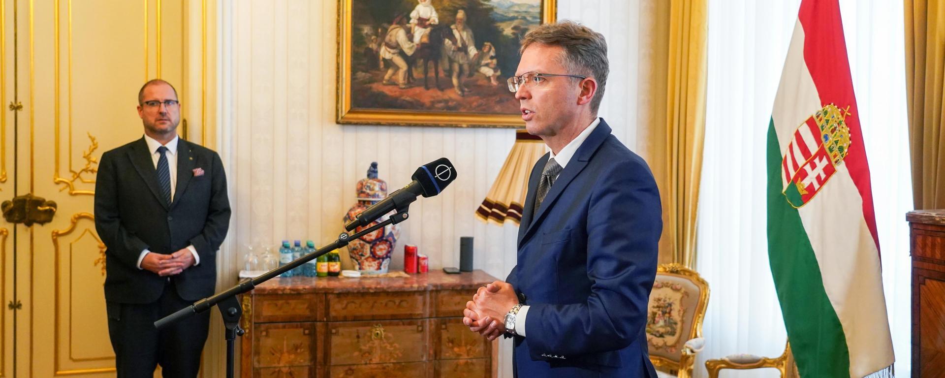 Hankó Balázs: nemet mondunk az Európai Bizottság nemzeti identitásokat felülíró politikájára