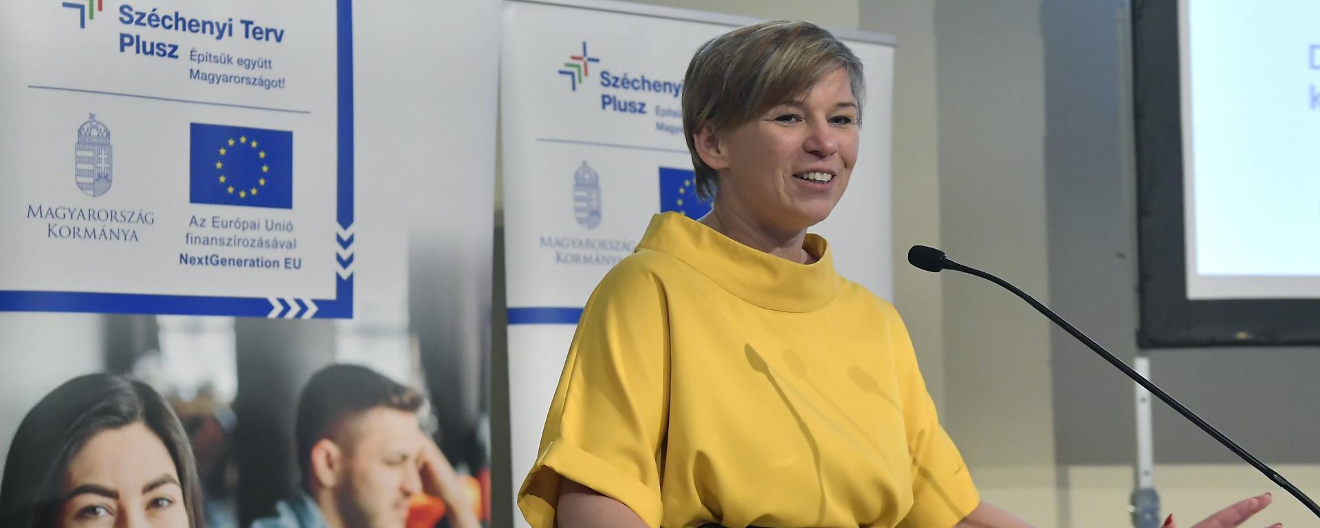 Varga-Bajusz Veronika: gyakorlatorientált képzési rendszert kell kialakítani, ez egyezik a hallgatók igényeivel is