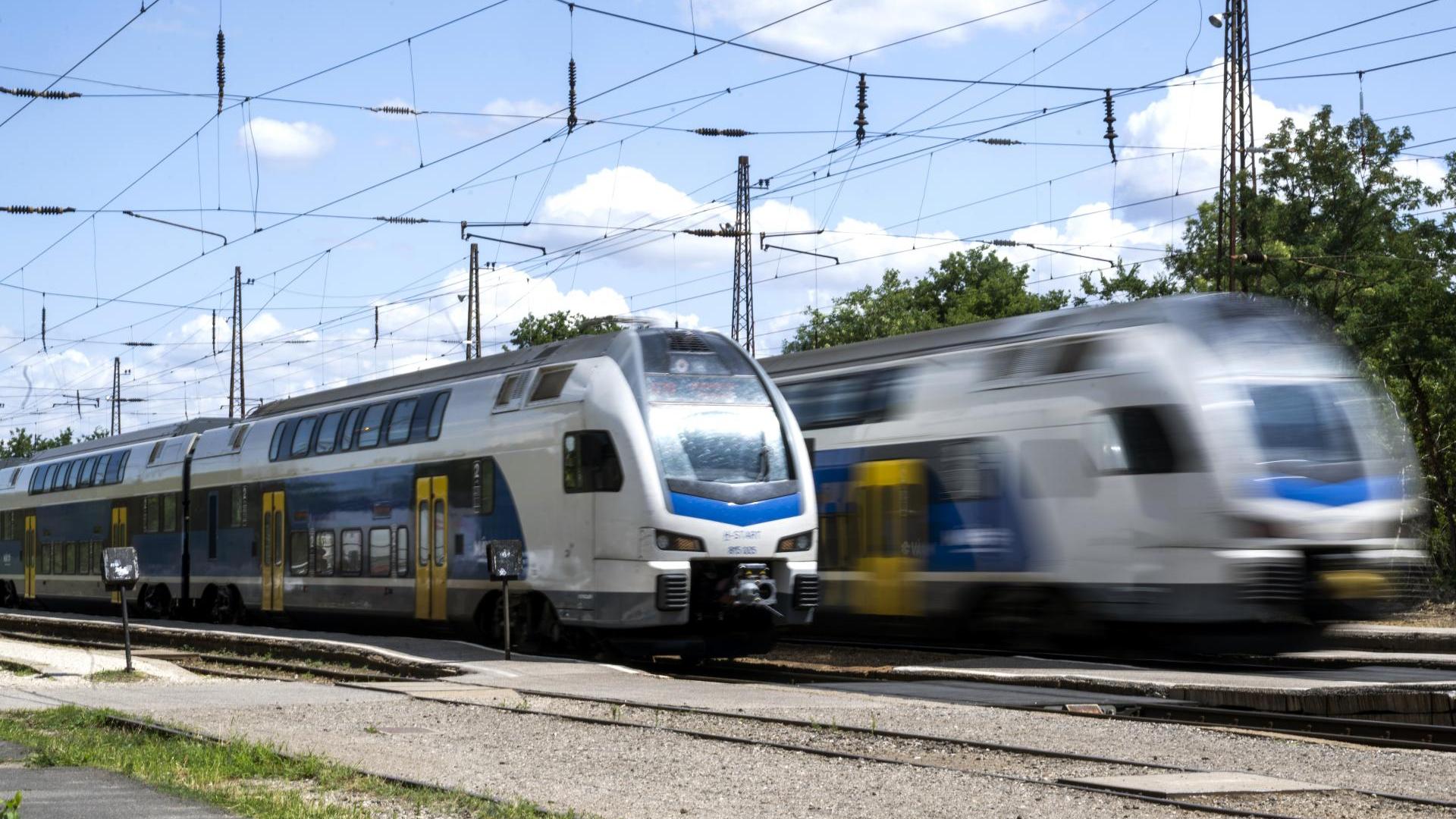 Országszerte korlátlanul utazhat bárki 999 forintért az autómentes napon