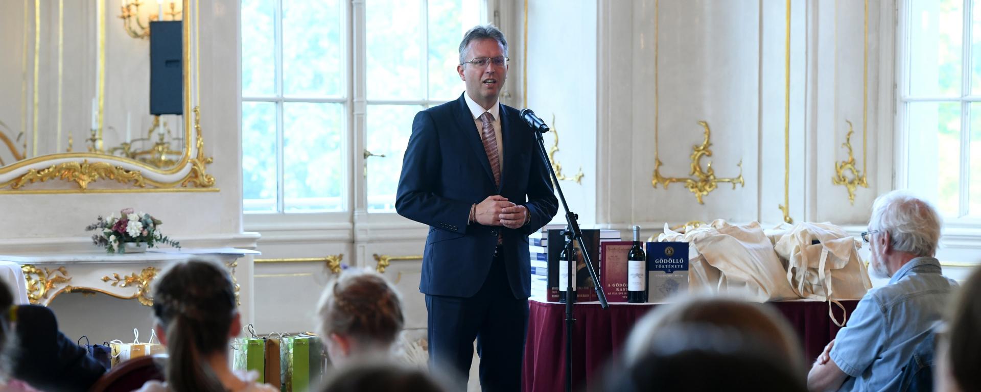 Hankó Balázs: a magyar fiatalok sikerre vannak ítélve, övék a jövő