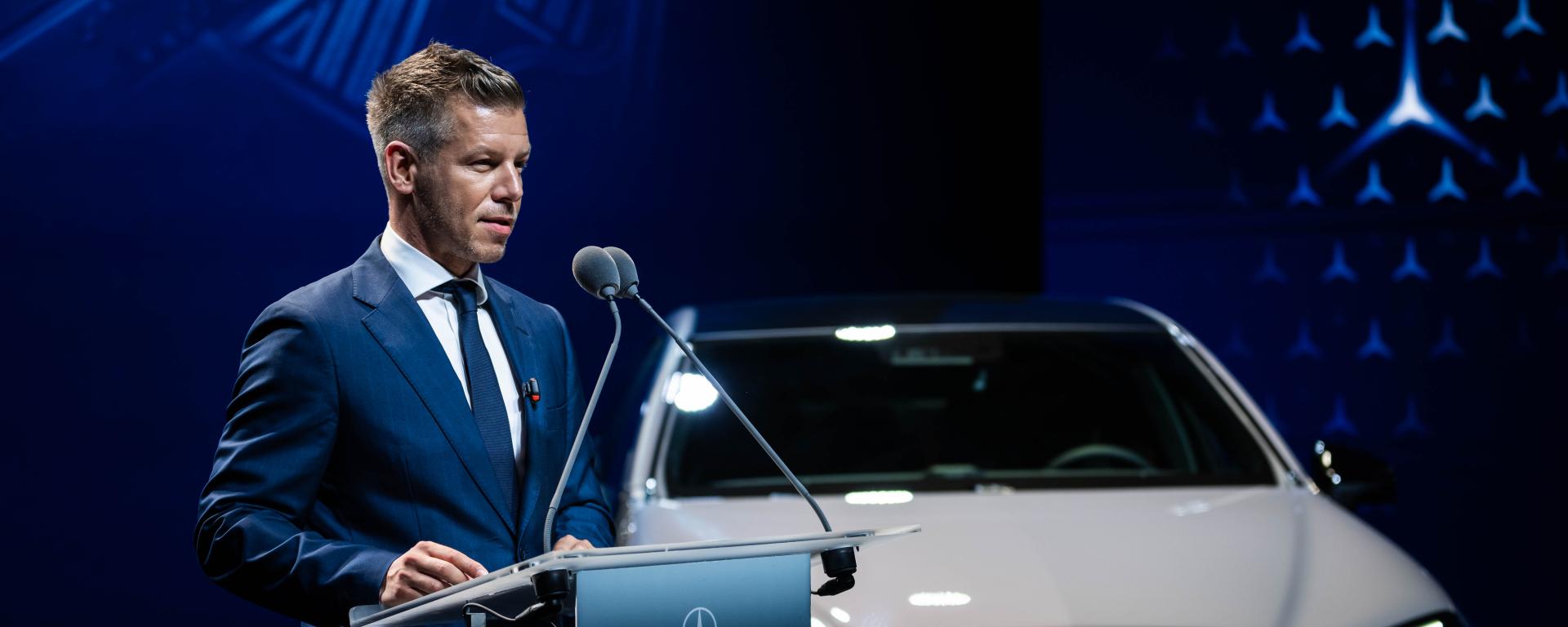Magyar Péter miniszterelnök Kecskeméten, a Mercedes új gyárépületének avatásán, 2026. július 13-án
