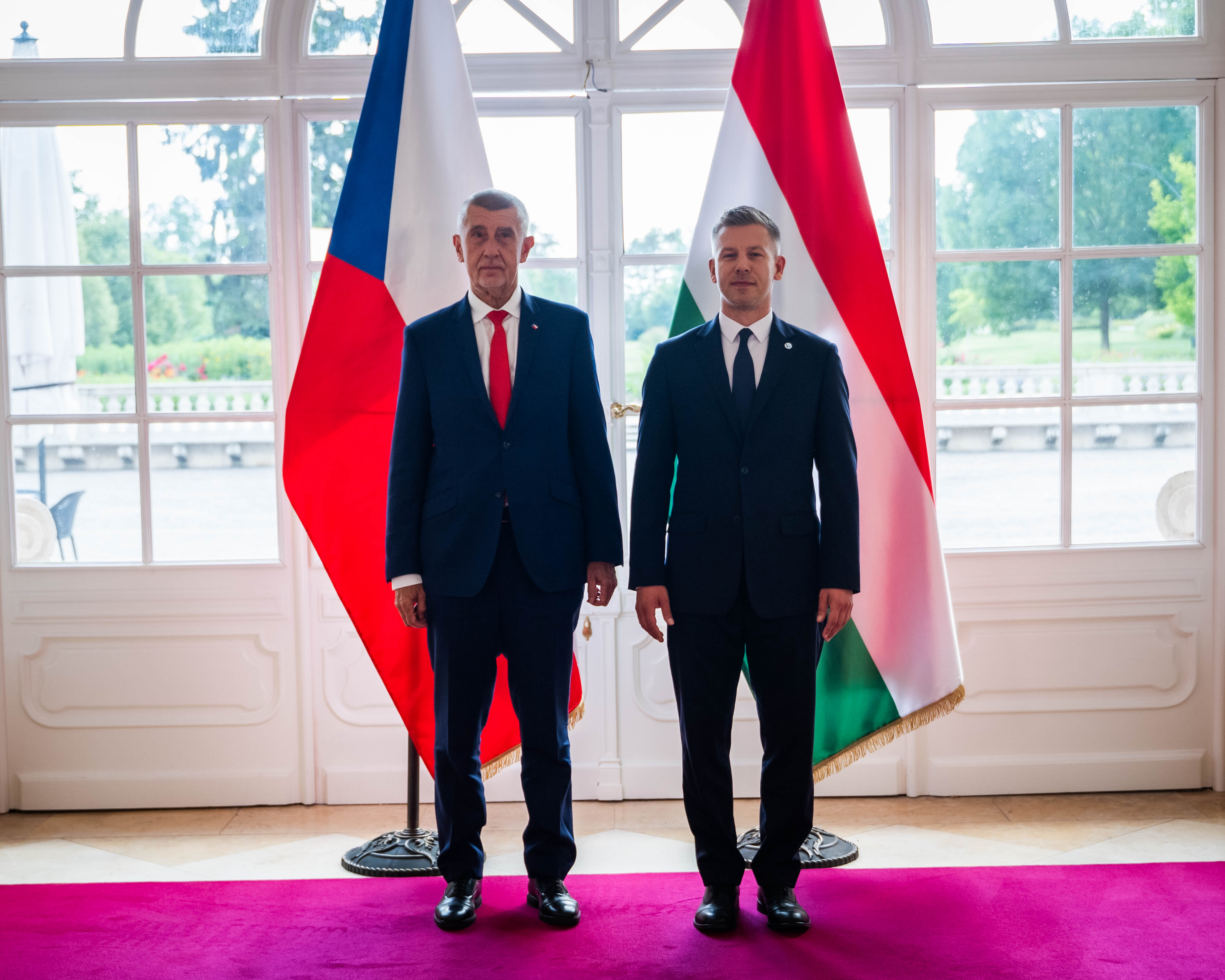 Először ült közös tárgyalóasztalhoz Magyar Péter és Andrej Babis ...
